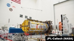 Сборка комплектующих NISAR в лаборатории JPL в Калифорнии, 3 февраля 2023