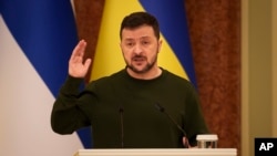 Президент Украины Владимир Зеленский во время пресс-конференции с президентом Финляндии Александром Стуббом в Киеве, 3 апреля 2024 года. 