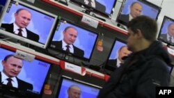 Выборы в России: «зомбоящик» против Интернета